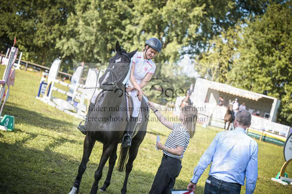 DOS_0049 | Entdecke hochwertige Reitturnierfotos von Foto Oger. Professionell, emotional und authentisch – jetzt Lieblingsmomente im Shop bestellen.Deutschlandweite Turnierfotografie. - Realisiert mit Pictrs.com