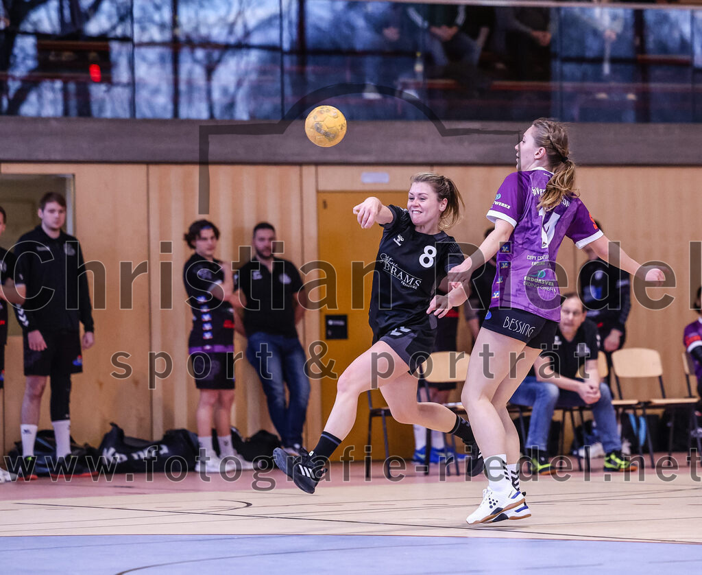 2024-12-14_119_SpVgg_Altenerding_gegen_SVA_Palzing | Erding, Deutschland, 14.12.2024:Handball, Bezirksoberliga Frauen Altbayern 2024 / 2024, 9. Spieltag, SpVgg Altenerding gegen SVA Palzing, Endergebnis: 20:30Franziska Rommel (SVA Palzing, #8), Sophie Lößl (SpVgg Altenerding, #14)Foto: Christian Riedel / fotografie-riedel.net
