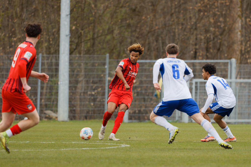 20260412-FCHS04_146 | 1.FC Heidenheim 1846 vs. FC Schalke 04, Fußball, U19, A-Junioren, NWL, U19-DFB-Nachwusliga, 2025/2026, 8. Spieltag, 12.04.2026 in Heidenheim, Walter-Birkhold-Jugendstadion (Foto: Michael Bulling) - Realisiert mit Pictrs.com