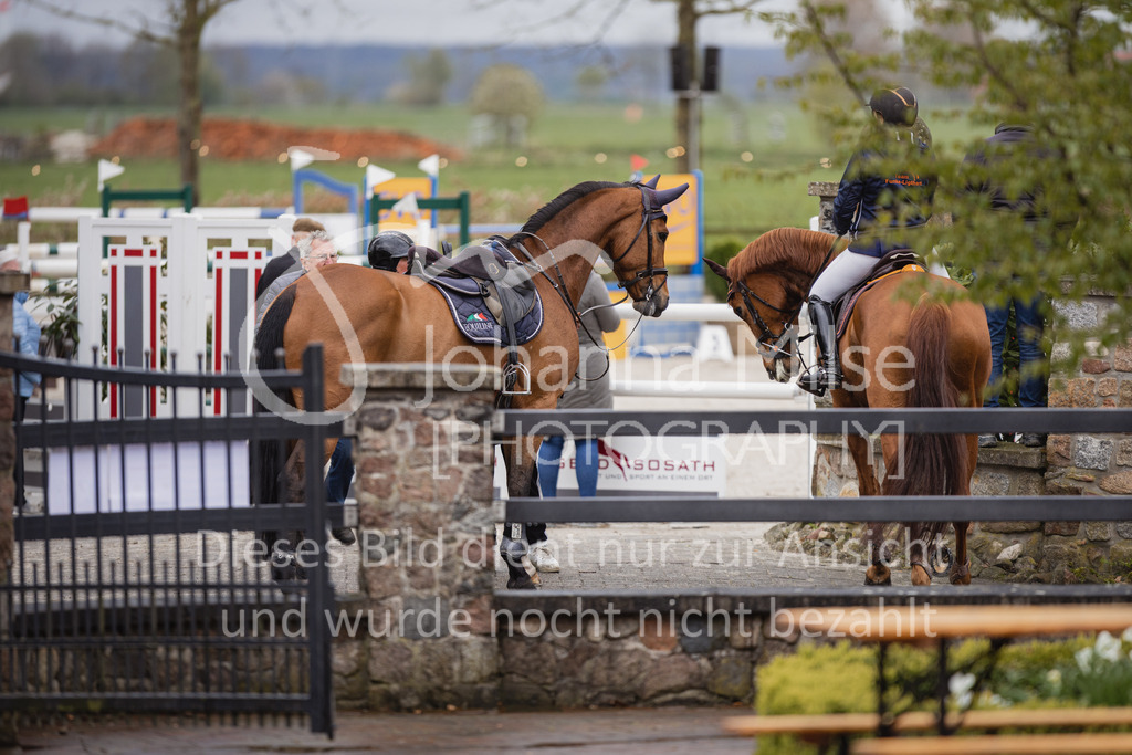 230427_HofSosath_2Ph-M2St-100 | Deine schönsten Turniermomente als professionelle Fotos! Entdecke hochwertige Pferdesport-Fotografie im Online-Shop. Jetzt Fotos finden & bestellen!