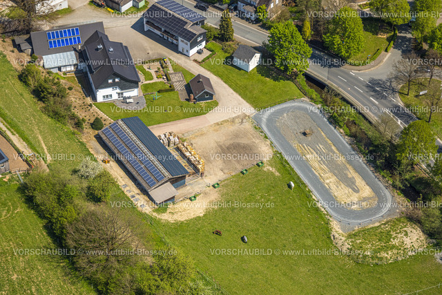 Schmallenberg240505008Boedefeld | Luftbild, Wohngebiet Ortsansicht Ortsteil Westernbödefeld, Laufgehege, Westernbödefeld, Schmallenberg, Sauerland, Nordrhein-Westfalen, Deutschland