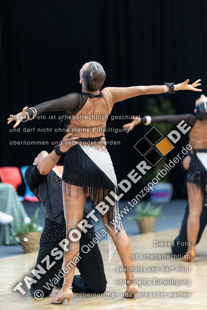 20240406-10509 | Hier finden Sie Tanz Bilder vom Latein und Standard Formationen tanzen. Sportbilder vom Tanzsport. Schöne Fotos und von Weltmeisterschaft, Europameisterschaft, Bundesliga, Regionalliga, Oberliga und Landesliga sowie von GOC Stuttgart, DanceComp, WM Bremen