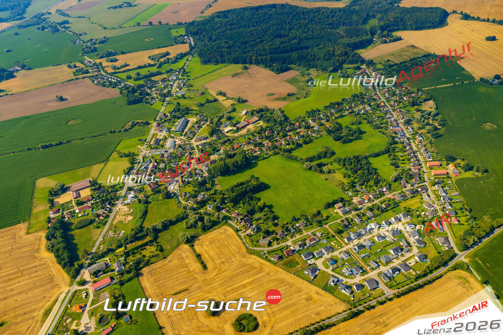 Luftaufnahme Heiligenhagen Satow - Die Luftaufnahme wurde 2025 vom UL-Flugzeug heraus erstellt ( ohne Drohne ) - Hochauflösende Luftaufnahme - für professionelle Ausdrucke geeignet. Die Geschenkidee !Mit Lizenz und Bildrechte bestellbar