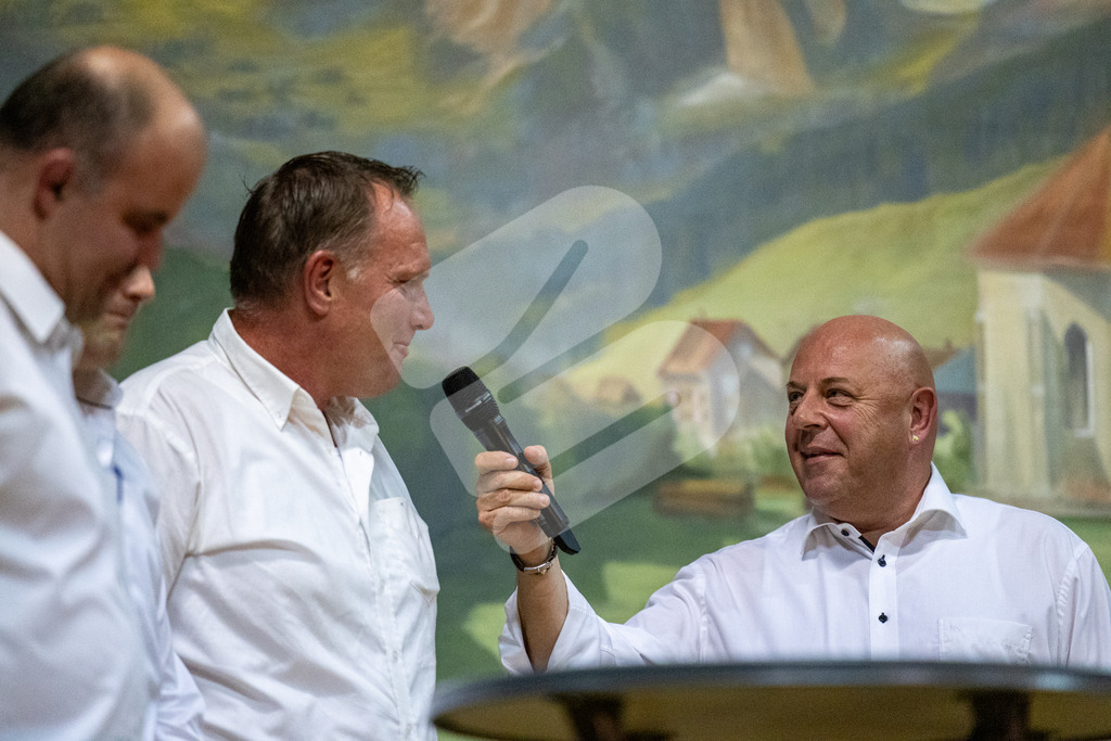 SKE100J_4738 | Die Schwinger des Schwyzer Kantonalen Schwingerverbandes: Fotos, die Dynamik und Leidenschaft festhalten, sowie emotionale Momente aus dem traditionellen Schwingsport zeigen. - Realisiert mit Pictrs.com