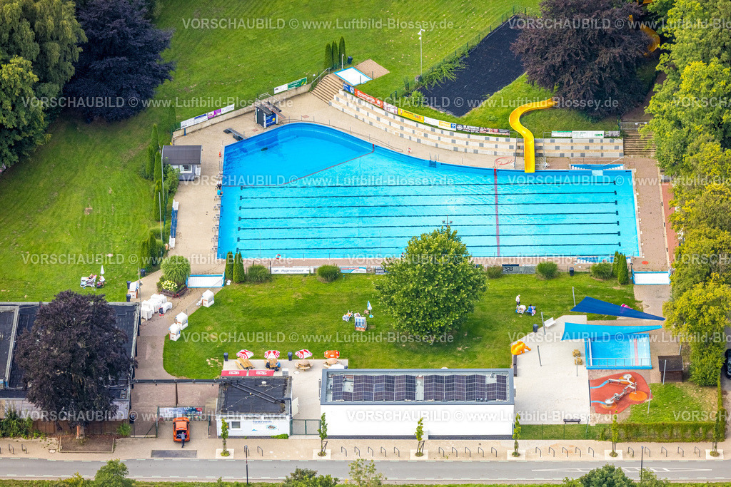 Arnsberg250806192 | Luftbild, Freibad Neheim und Badegäste auf der Liegewiese, Neheim, Arnsberg, Ruhrgebiet, Nordrhein-Westfalen, Deutschland