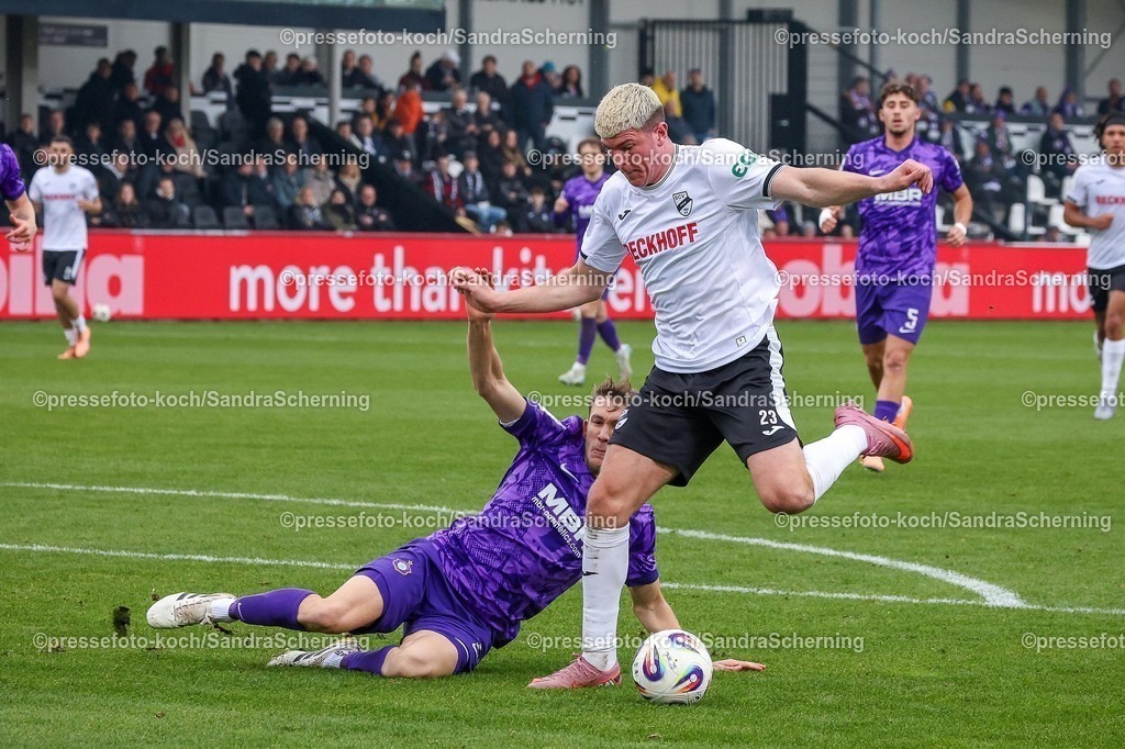 xSSCx08112501116 | 08.11.2025, xsscx, Fuﬂball 3. Liga, SC Verl - FC Erzgebirge Aue, 14. Spieltag, Sportclub Arena, Saison 2025 2026: Pascal Fallmann (Erzgebirge Aue #17) im Zweikampf gegen Alessio Besio (SC Verl #23) DFB regulations prohibit any use of photographs as image sequences and or quasi-video.