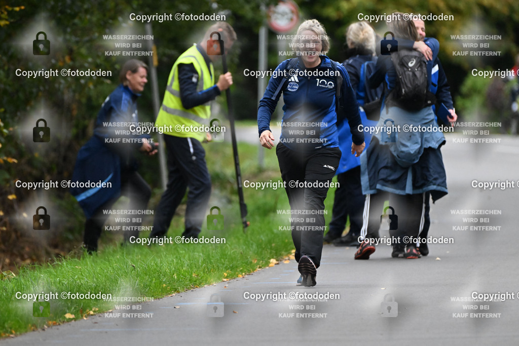 DSC_0686 | Heidi Hinrichs / Reepsholt freut sich über das knappe Unentschieden. Aber auch Uttel im Hintergrund freut sich über den Punkt.