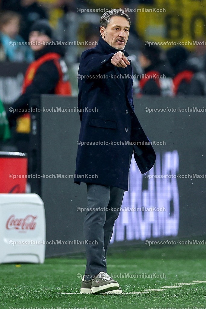 BVB07122501007 | 07.12.2025, Fußball, Borussia Dortmund - TSG 1899 Hoffenheimt, 1. Fußball Bundesliga, 13. Spieltag, Signal Iduna Park, Saison 2025 2026: Cheftrainer Niko Kovac (BVB #hc) gestikulierend am Spielfeldrand   DFB regulations prohibit any use of photographs as image sequences and or quasi-video.