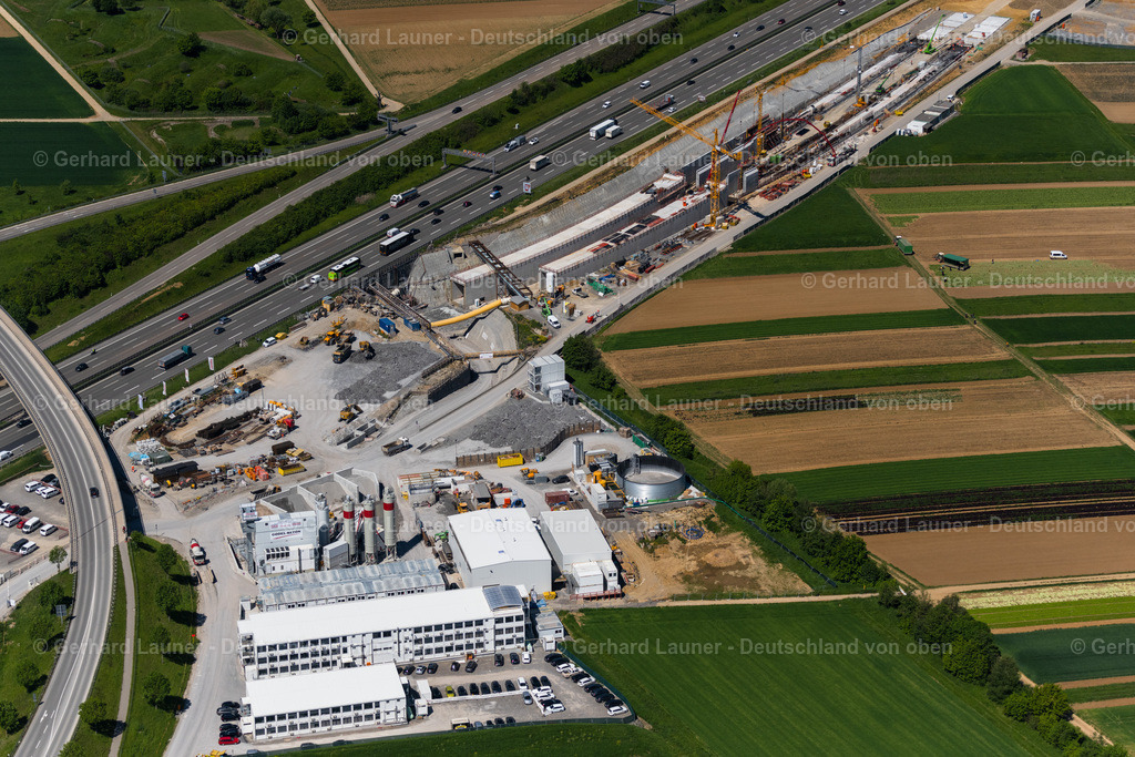4045629 | STUTTGART 31.05.2021 Baustelle mit Tunnelführungsarbeiten für die Streckenführung und den Verlauf " Flughafentunnel " parallel zum Verlauf der Autobahn BAB A8 im Ortsteil Plieningen in Stuttgart im Bundesland Baden-Württemberg, Deutschland. Weiterführende Informationen bei: GBI Gackstatter Beratende Ingenieure GmbH,  Max Bögl Bauservice GmbH & Co. KG,  Vössing Ingenieurgesellschaft mbH. // Construction site with tunneling work for the route and the "airport tunnel" course parallel to the course of the A8 motorway in the Plieningen district of Stuttgart in the state Baden-Wuerttemberg, Germany. Further information at: GBI Gackstatter Beratende Ingenieure GmbH,  Max Boegl Bauservice GmbH & Co. KG,  Voessing Ingenieurgesellschaft mbH. Foto: Gerhard Launer