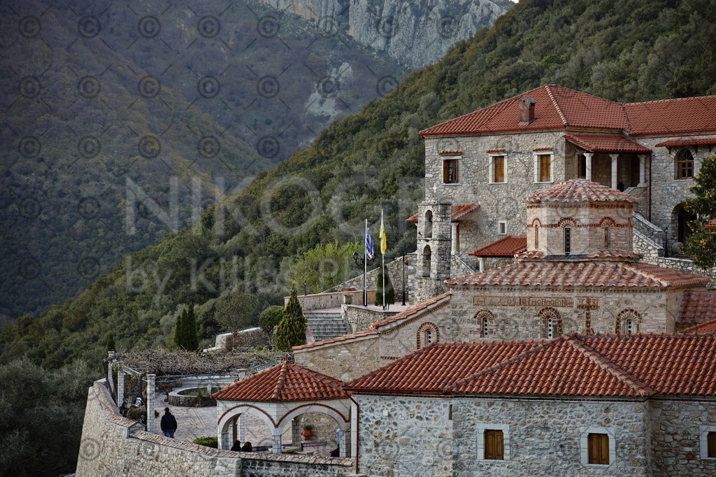 Kloster Giroméri - Iera Moni Giromeriou | Das Kloster „Iera Moni Giromeriou“ liegt in der Präfektur Thesprotia im Nordwesten von Griechenland, rund acht Kilometer von der Stadt Filiates entfernt. Auf der Bergkette Farmakovouni wurde das Kloster Anfang des 14. Jahrhunderts auf einer Höhe von rund 300 Metern gegründet.