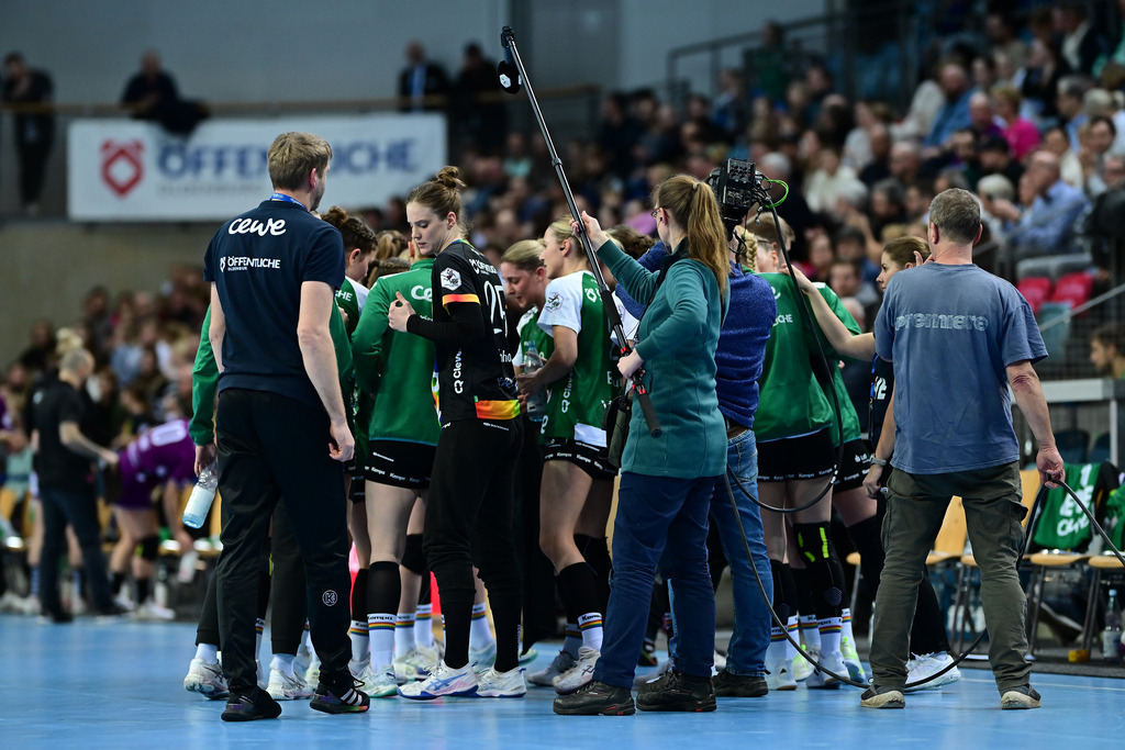 Handball I Frauen I Saison 2024-2025 I 1. HBF I 12. Spieltag I VfL Oldenburg - TuS Metzingen | VfL Oldenburg Frauen - Realisiert mit Pictrs.com
