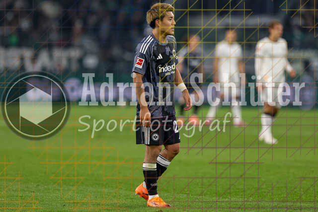Borussia Mönchengladbach vs Eintracht Frankfurt - Bundesliga  | Mönchengladbach, Deutschland, 27.09.25:   Ritsu Doan (Eintracht Frankfurt) schaut waehrend des Spiels der Bundesliga zwischen Borussia Mönchengladbach vs Eintracht Frankfurt im Stadion im Borussia Park(Foto von Brauer-Fotoagentur / Adrian Schlueter)