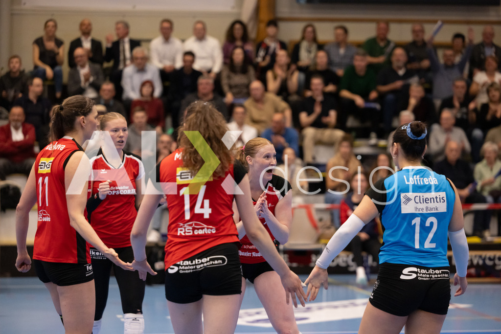Volleyball I Frauen I Saison 2025-2026 I Volleyball NLA | Women I 1/2 Finals I  VC Kanti Schaffhausen - Sm'Aesch Pfeffingen I 18.03.2026 | 3 Sydney Cole (USA) (VC Kanti Schaffhausen) – Pass / Zuspiel - Realisiert mit Pictrs.com