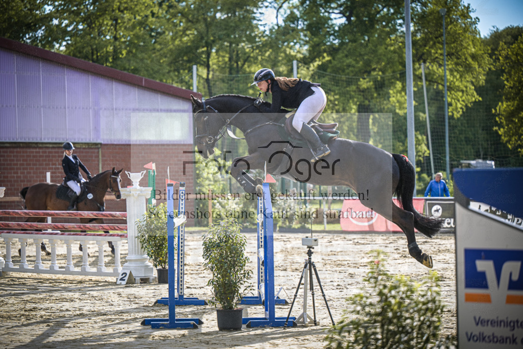 DOS_3352 | Entdecke hochwertige Reitturnierfotos von Foto Oger. Professionell, emotional und authentisch – jetzt Lieblingsmomente im Shop bestellen.Deutschlandweite Turnierfotografie. - Realisiert mit Pictrs.com
