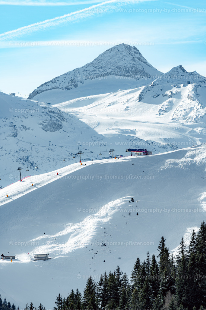 Blick über Eggalm zum Hintertuxer Gletscher copyright  Thomas Pfister-2 | PHOTOGRAPHY BY THOMAS PFISTER