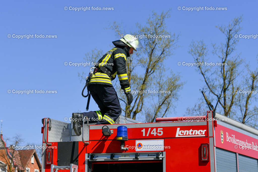 Deutschland_ Baden-Wuerttemberg_ Stuttgart_ 08.04.2025-15 | 08.04.2025, Deutschland, GER, Baden-Wuerttemberg, Stuttgart, im Bild Themenbild, Feuerwehr, Feuerwehrmann, Einsatzfahrzeug, Blaulicht, Feature, Symbolbild