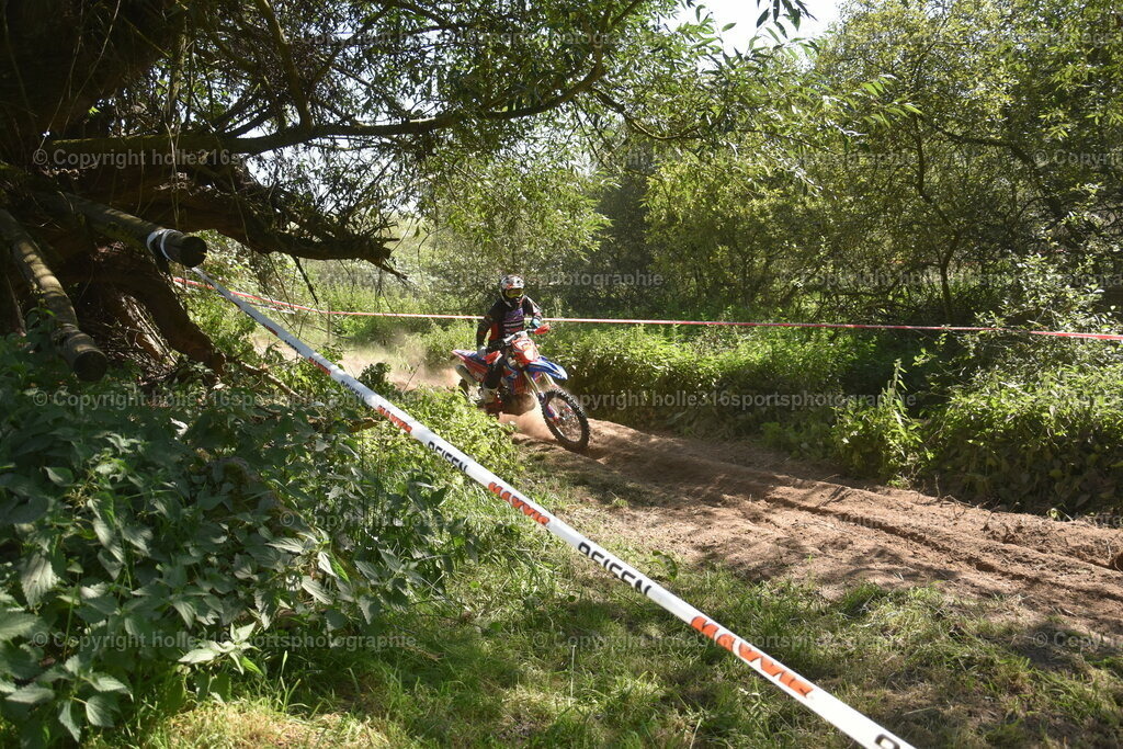 DSC_0251 | Sportfotografie , Motorsport, Motoross, Reitsport, Mointainbike, Enduro,
Landschaft , Outdoor, Eventfotografie, Landschaft, Bilder online bestellen - Realisiert mit Pictrs.com