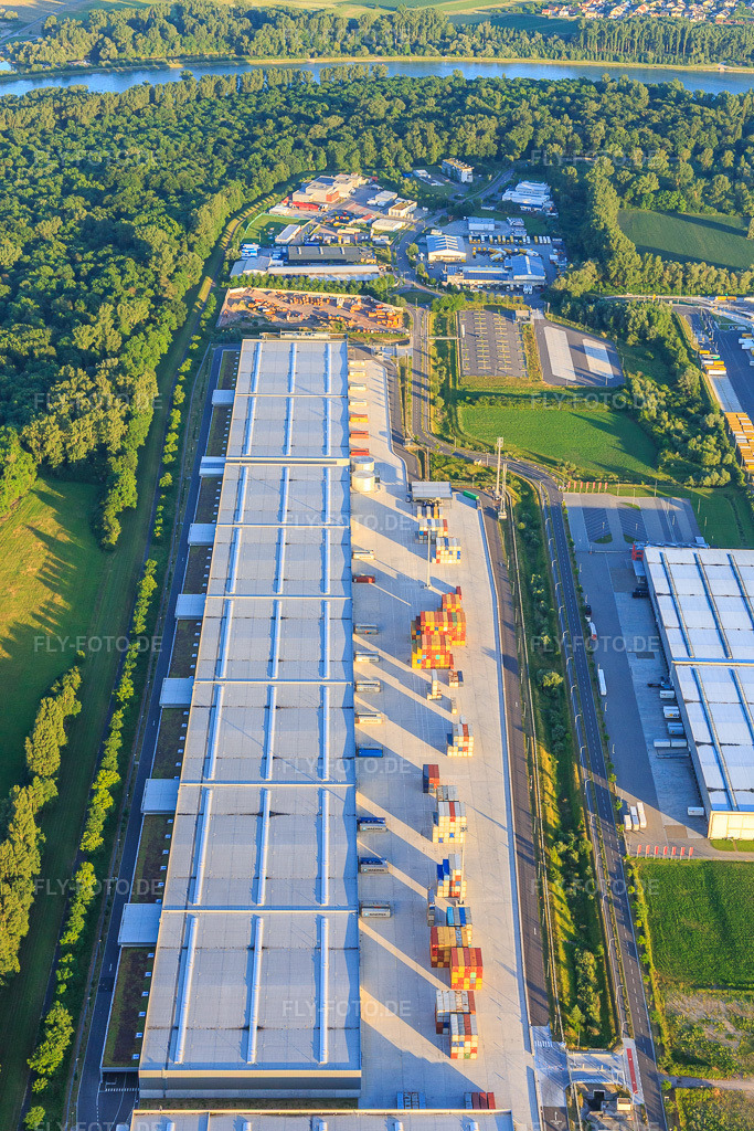Luftbild: Syncreon Deutschland GmbH - Niederlassung Speyer auf dem Industriegebiet Am Flugplatz in Speyer im Bundesland Rheinland-Pfalz in Deutschland. – Foto: IMG_100893.jpg vom 10.06.2017 durch Werner Riehm/FLY-FOTO.de – Auflösung des Originals: 3648 x 5472 px – End-to-End Supply Chain Solutions & Services DP World