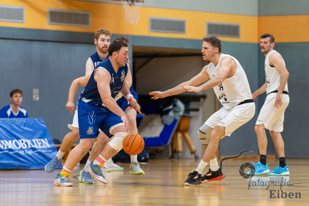 Wattworms Edewecht-Lions Ofenerdiek | Wattworms Edewecht (weiß)-Lions Ofenerdiek (blau) am 22.02.2026 in Edewecht (Heinz-zur-Jührden-Halle); Photo: Philip Eiben 2025 - Realisiert mit Pictrs.com