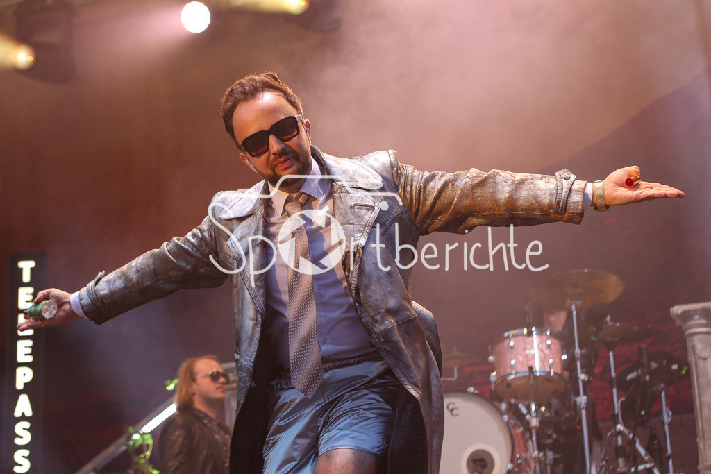 Noiesehausen | Die Band "Roy Bianco &amp; die Abbrunzati Boys" spielen beim Festival "Noisehausen" in Schrobenhausen / Im Bild Keyboarder "Ralph Rubin"