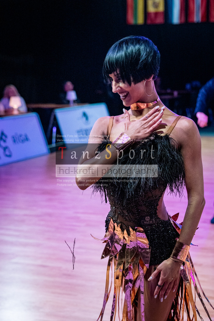 20251212_WDSF_World_Ch_Cup_RS-Lat_0708-2 | Tanzsportbilder, Standardtanz, Lateintanz, WDSF, DTV, LTVB, dancecomp, goc, hessen tanzt, blaues band der spree, walzer, tango, wiener walzer, slowfox, quickstepp, samba, rumba, cha-cha-cha, paso doble. jive, hd-kroft photography, turniertanzsport