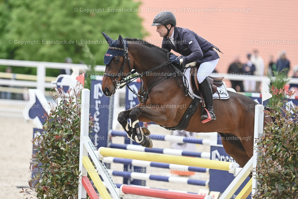 20230514_CCI4_Springen_0399 | equistock