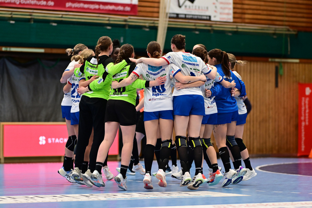 Handball I Frauen I Saison 2024-2025 I 1. HBF I 19. Spieltag I Buxtehuder SV - HSG Blomberg-Lippe | Jubel, Begeisterung, Enthusiasmus, Euphorie, Freude, Glücksgefühl, Heiterkeit bei: HSG Blomberg-Lippe Frauen - Realisiert mit Pictrs.com