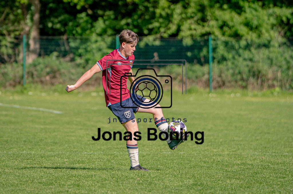 Fußball I C-Junioren I Saison 2025-2026 I Pfingsturnier Langförden I 16122 | jns.sportfotos - Realisiert mit Pictrs.com
