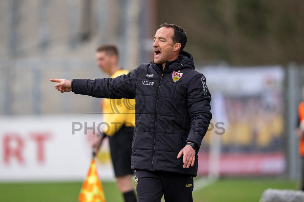 VfB Stuttgart II vs. TSG Hoffenheim II, Fussball, 3. Liga, 26. Spieltag, 15.03.2026 | Nico Willig (Trainer VfB Stuttgart II),VfB Stuttgart II vs. TSG Hoffenheim II, Fussball, 3. Liga, 26. Spieltag, 15.03.2026Foto: photosbyphips/Philip Ziegler