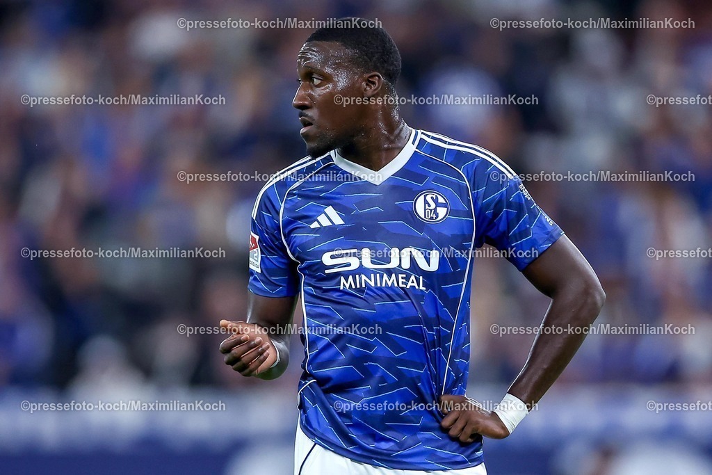 S0413092501164 | 13.09.2025, Fußball, FC Schalke 04 - Holstein Kiel, 5.Spieltag, 2. Fußball Bundesliga, Veltins-Arena Gelsenkirchen, Saison 2025 2026: Bryan Lasme (Schalke04 #11) DFB regulations prohibit any use of photographs as image sequences and or quasi-video.