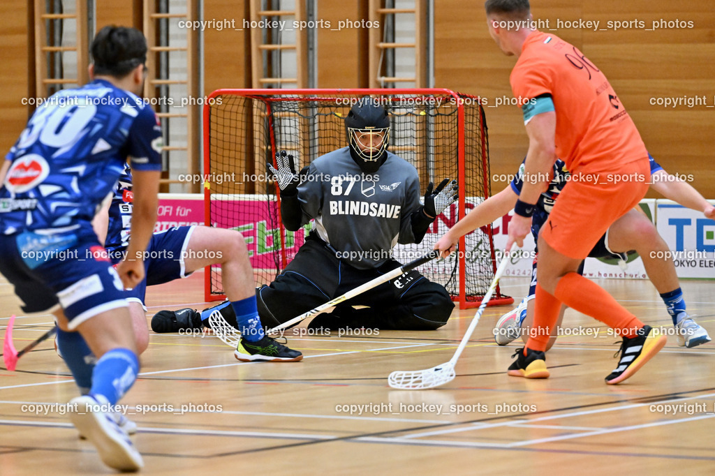 VSV Unihockey vs. SZPK Floorball | #87 Timmo Taurer VSV Unihockey, #96 Péter Pfneiszli SZPK SÁROSI OPTIKA KOMÁROM, VSV Unihockey vs. SZPK Floorball, VSV Unihockey vs. SZPK Floorball am 23.11.2024 in Villach (Ballspielhalle St. Martin), Austria, (Photo by Bernd Stefan)