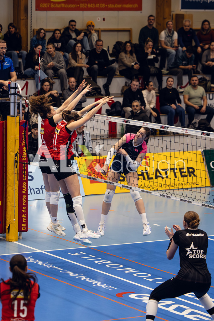Volleyball I Frauen I Saison 2025-2026 I Volleyball NLA | Women I Round 14 I VC Kanti Schaffhausen - NLZ Volleyball Academy Zürich I 16.01.2026 | VC Kanti Schaffhausen - 14 Josipa Marković (HR) – Aussen und 11 Kateřina Holásková (CZ) – Mitte - Realisiert mit Pictrs.com