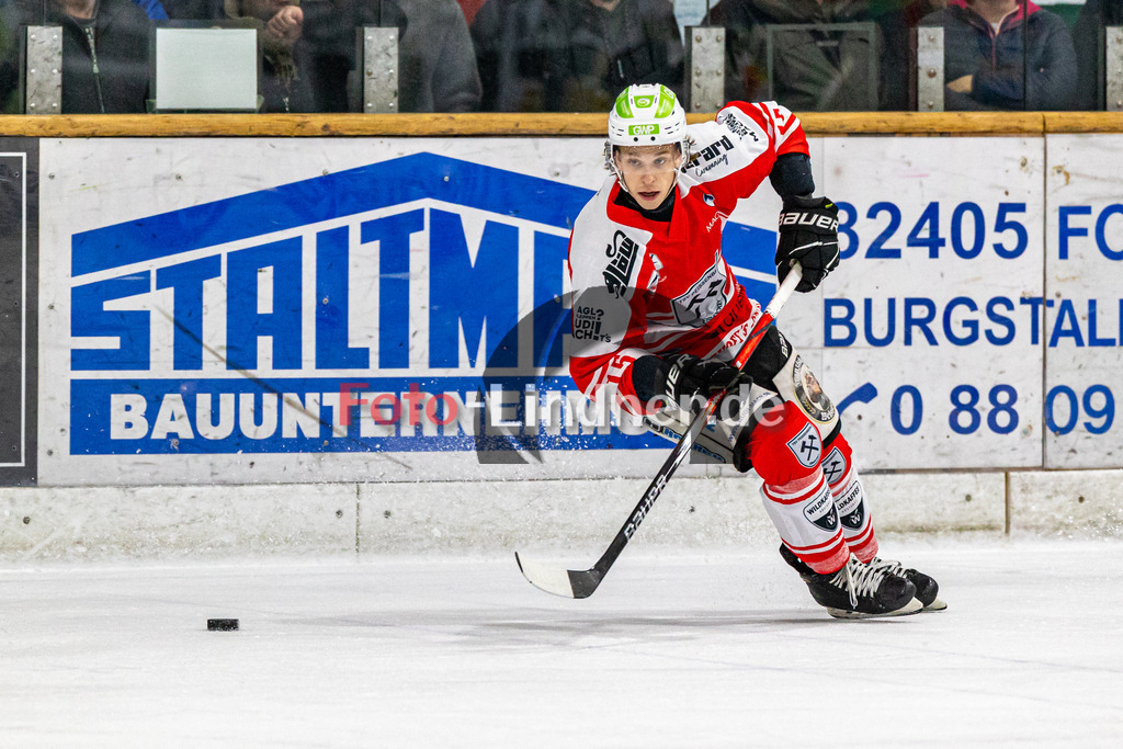 Spiel 5 Viertelfinale TSV Peißenberg Miners vs HC Landsberg Riverkings | Eishockey Bayernliga Playoffs 2023/2024, Spiel 5 Viertelfinale TSV Peißenberg Miners vs HC Landsberg Riverkings, 20240301,
Ryan MURPHY (Miners 15) in Aktion,
2024-03-01 in Peißenberg (Eisstadion)
15 Ryan MURPHY (Miners 15)
Copyright: WolfgangxLindner foto-lindner.de