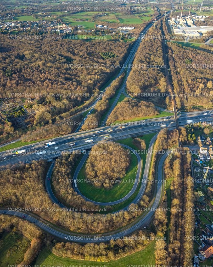 Bottrop251204273 | Luftbild, Autobahndreieck Bottrop mit Autobahn A31 und Autobahn A2 am Stadtwald, Stadtwald, Bottrop, Ruhrgebiet, Nordrhein-Westfalen, Deutschland