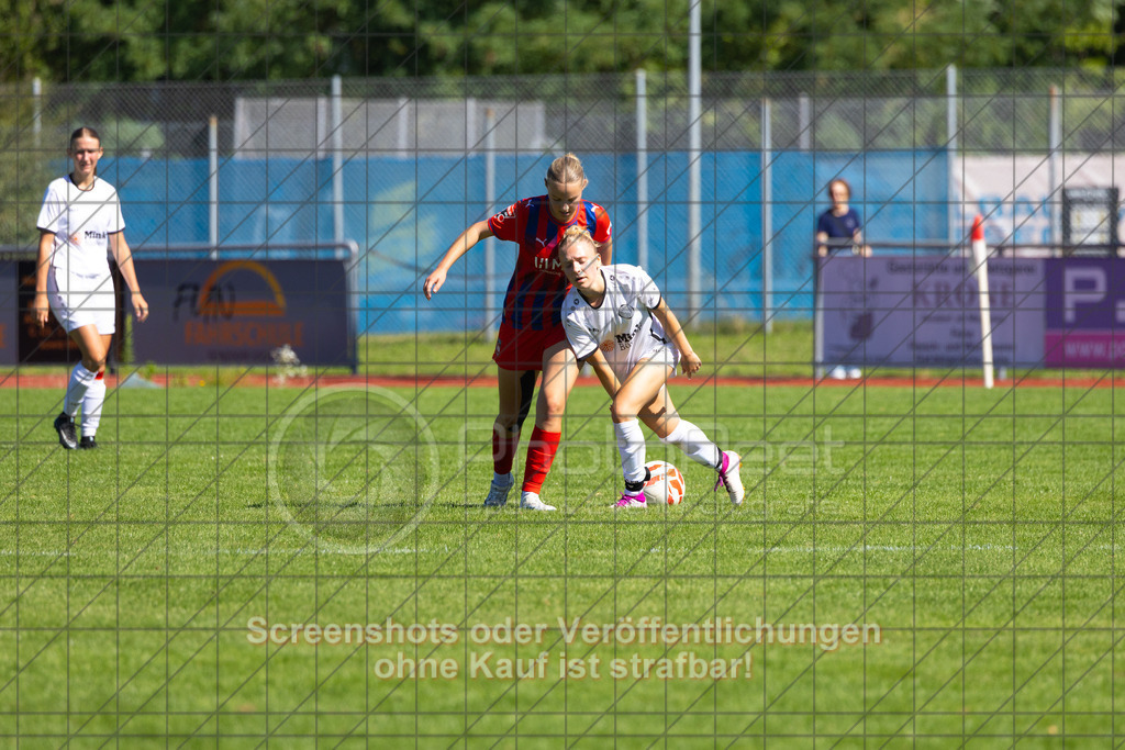 20260906_114701_0045_(c)_by_PhotoPeet | #,1.FC Donzdorf (weiß) vs. 1.FC Heidenheim 1846 (rot), Fußball, Frauen-Verbandspokal Gruppe 2, 2. Runde, Saison 2026/2027, Rasenplatz Lautertal Stadion, Süßener Straße 16, 73072 Donzdorf, 06.09.2026 - 11:00 Uhr,Foto: PhotoPeet / Sport- &amp; Eventfotografie / Peter Harich