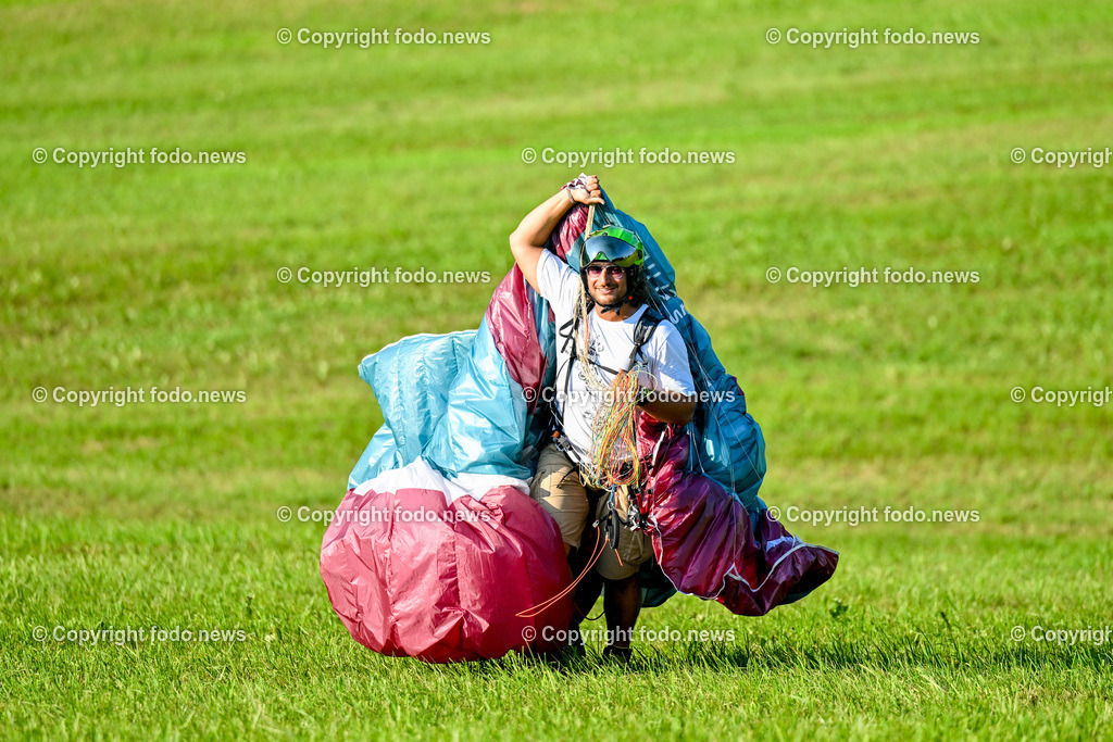 Flugschule Ternberg_ 17.08.2023-14 | 17.08.2023, Ternberg, AUT, Flugschule, im Bild Saman Kheyrmanesh (Flugschueler) nach der Landung