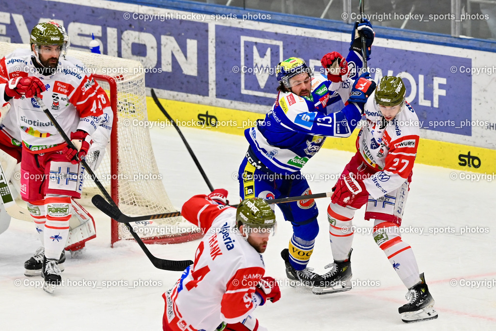 EC IDM Wärmepumpen VSV vs. HCB Südtirol Alperia | #13 Adam Helewka EC VSV, #44 Scott Valentine HCB Südtirol Alperia, #27 Jason Seed HCB Südtirol Alperia, #94 Daniel Frank HCB Südtirol Alperia, EC IDM Wärmepumpen VSV vs. HCB Südtirol Alperia, EC IDM Wärmepumpen VSV vs. HCB Südtirol Alperia am 28.12.2025 in Villach (Stadthalle Villach), Austria, (Photo by Bernd Stefan)