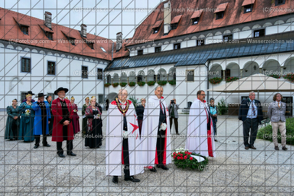 ALP3682_Jeanne de Ferrette_Aufmarsch_Templer Orden | (C)FotoLois.com, Alois Spandl, 700stes Hochzeitsjubiläum - Albrecht II. mit Johanna von Pfirt in Thann (FR) im März 2024. Empfang des Organistionskommitees aus der Region Ferrette (Pfirt)/Thann aus dem Elsass mit Empfang durch die Stadtgemeinde und Bezirkshauptmannschaft Scheibbs im Schloss Scheibbs und anschließender Kranzniederlegung in der Kartausenkirche über der Krypta des Gründerehepaares durch Mitglieder des Templer Ordens im Beisein von Mitgliedern der Goldhaubengruppen, Fr 22. September 2023.