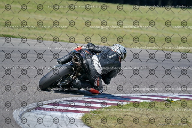 26BT01-1315 | markuskiefer.com - Realisiert mit Pictrs.com