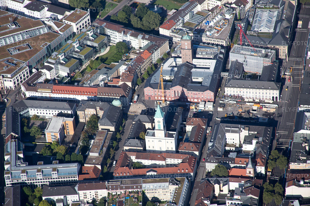 Luftbild: Rathaus am Marktplatz im Ortsteil Innenstadt-West in Karlsruhe im Bundesland Baden-Württemberg in Deutschland. Foto: IMG_093044.jpg vom 13.08.2016 durch Werner Riehm/FLY-FOTO.de