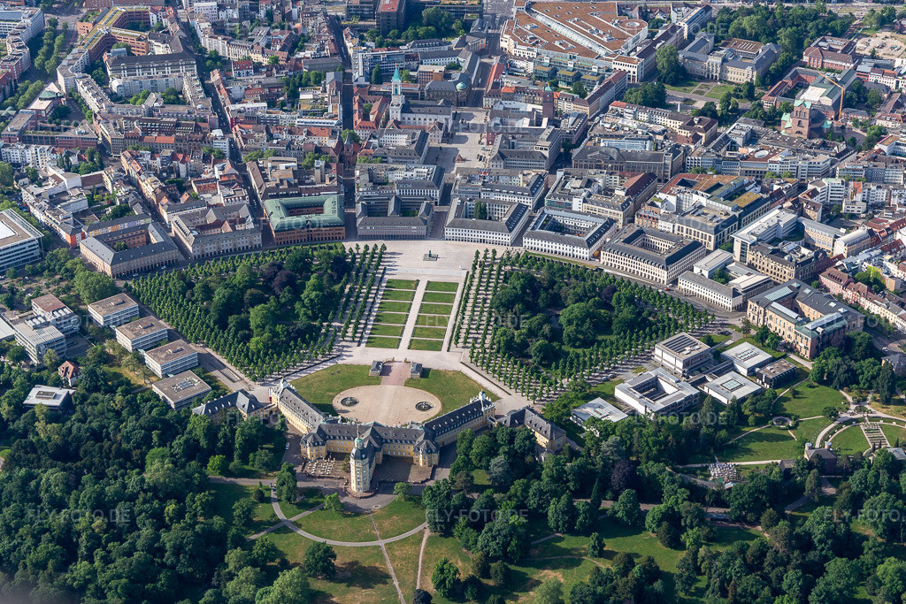 Luftbild: Schloss Karlsruhe im Ortsteil Innenstadt-West in Karlsruhe im Bundesland Baden-Württemberg in Deutschland. Foto: IMG_131580.jpg vom 22.05.2022 durch Werner Riehm/FLY-FOTO.deNächster Teaser
