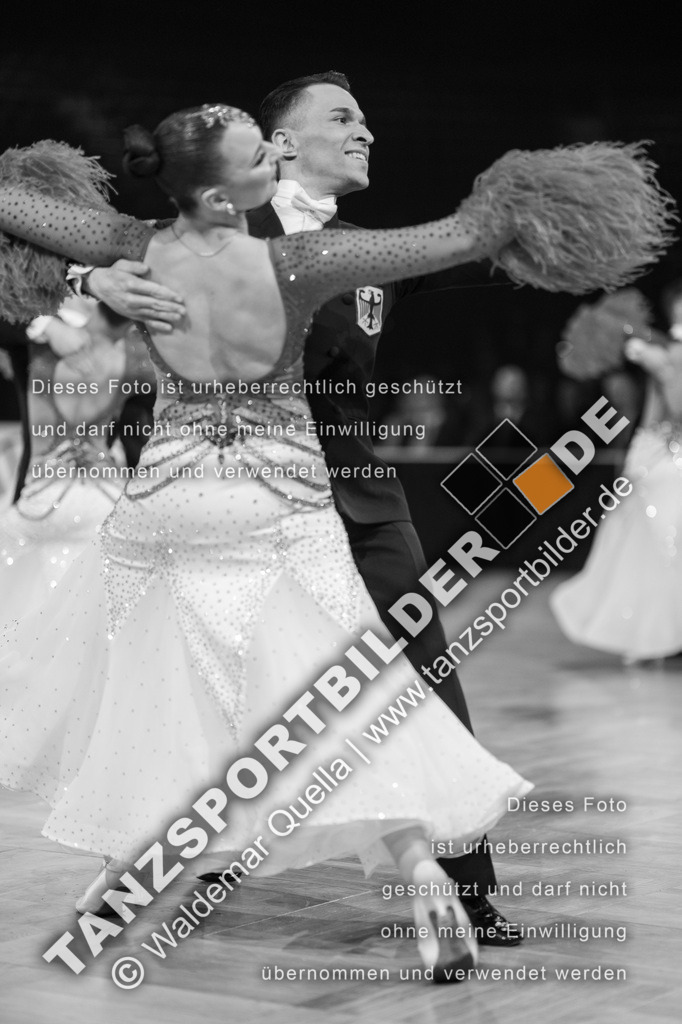 20251206-03488 | Hier finden Sie Tanz Bilder vom Latein und Standard Formationen tanzen. Sportbilder vom Tanzsport. Schöne Fotos und von Weltmeisterschaft, Europameisterschaft, Bundesliga, Regionalliga, Oberliga und Landesliga sowie von GOC Stuttgart, DanceComp, WM Bremen