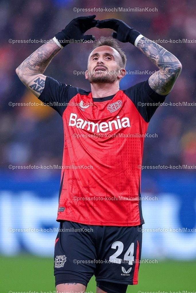 Lev14012502169 | 14.01.2025, Fußball, Bayer 04 Leverkusen - 1. FSV Mainz 05, 1. Fußball Bundesliga, 17. Spieltag, BayArena, Saison 2024 2025: Aleix García (Bayer04 Leverkusen #24) reagiert enttäuscht EnttäuschungDFB regulations prohibit any use of photographs as image sequences and or quasi-video.