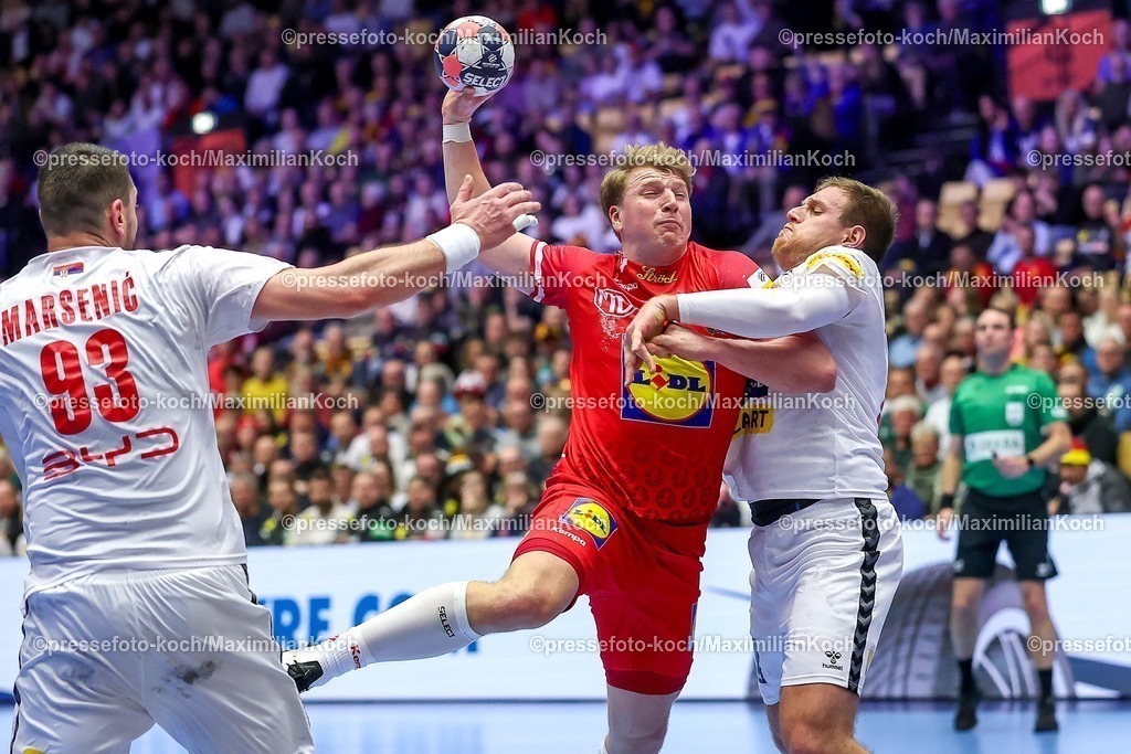 EHF19012601105 | 19.01.2026, Handball, Men's EHF EURO 2026, Österreich - Serbien, Jyske Bank Boxen in Herning, Dänemark, Preliminary Round:  Lukas Hutecek (Austria #72) wirft auf das Tor