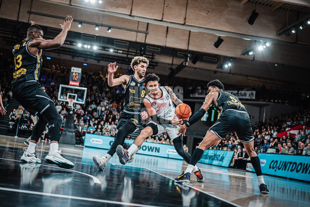 Basketball | Männer | Saison 2024/2025 | easyCredit Basketball Bundesliga | 12. Spieltag | Veolia Towers Hamburg vs. MHP Riesen Ludwigsburg | 21.12.2024 | Jaizec Lottie (#4, Veolia Towers Hamburg) sucht einen Weg zum Korb