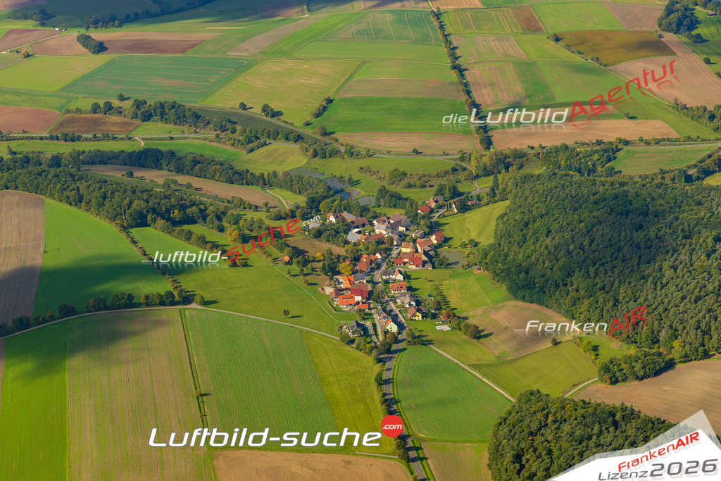 Schrägluftbild  Spielhof  Rauhenebrach - Das Luftbild wurde 2025 vom UL-Flugzeug heraus erstellt ( keine Drohne ) - Hochauflösende Luftaufnahme -Nicht vergleichbar mit Google Maps oder Satelittenbilder- Die Geschenkidee !Mit Lizenz und Bildrechte bestellbar