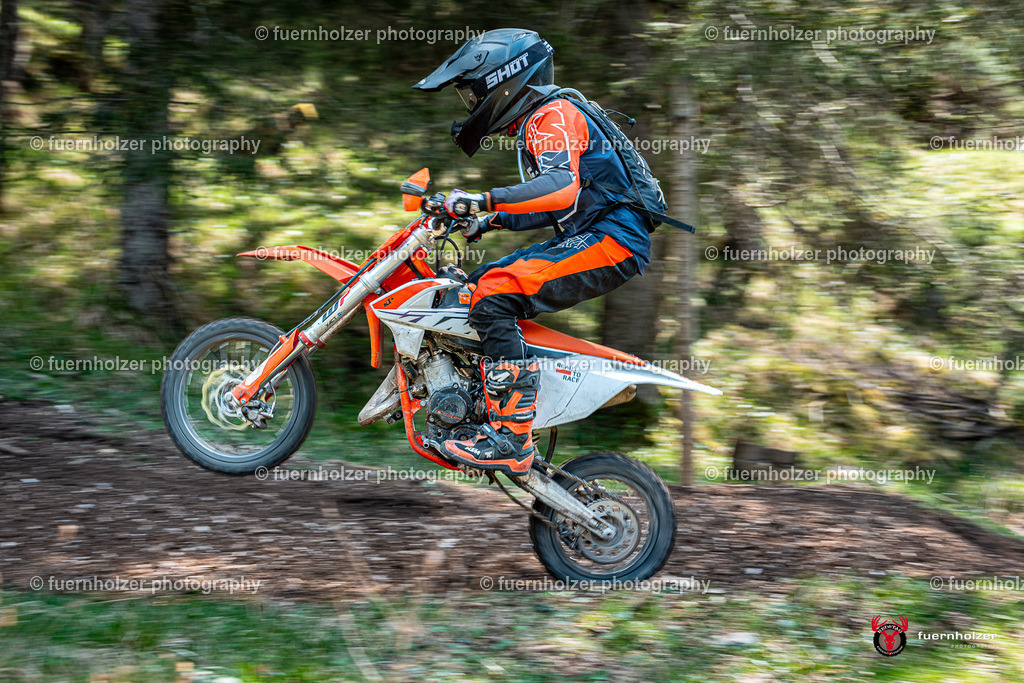 fuernholzer_250501-C1-689 | Fotografische Impressionen von der Red Stag Enduro Extreme by fuernholzer-photography.com. Endurosport in Österreich fotografisch festgehalten von fuernholzer. Auftragsfotografie für Private, Gewerbefotos und Industriefotografie. Eventfotografie, Sportfotografie und Motorsportfotografie. Anbieter von Fotoworkshops, Fototraining, fotografischen Vorträgen und Fotoseminaren.
