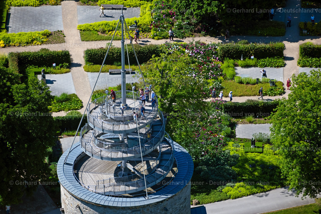 4045854 | ERFURT 14.06.2021 Bauwerk des Aussichtsturmes " Aussichtsturm Egapark " auf dem Gelände der " BUGA 2021 " im " egapark " im Ortsteil Brühlervorstadt in Erfurt im Bundesland Thüringen, Deutschland. Weiterführende Informationen bei: Bundesgartenschau Erfurt 2021 gemeinnützige GmbH,  Erfurter Garten- und Ausstellungs gemeinnützige GmbH,  Landeshauptstadt Erfurt. // Structure of the observation tower "Aussichtsturm Egapark" on the premises of the "BUGA 2021" in the "egapark" in the district Bruehlervorstadt in Erfurt in the state Thuringia, Germany. Further information at: Bundesgartenschau Erfurt 2021 gemeinnuetzige GmbH,  Erfurter Garten- und Ausstellungs gemeinnuetzige GmbH,  Landeshauptstadt Erfurt. Foto: Gerhard Launer