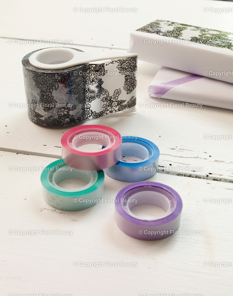 Washitape_Geschenkverpackung_11 | Onlineshop für hochwertige Wandbilder. Bei uns findet ihr selbstgestaltete Blumenmotive. Das perfekte Geschenk, als Praxisdeko oder die eigene Wohnung. Alle künstlerischen Blumenfotos sind auf Leinwand, FineArtPrint, Kunstdruck und vielem mehr zu erwerben - Realized with Pictrs.com