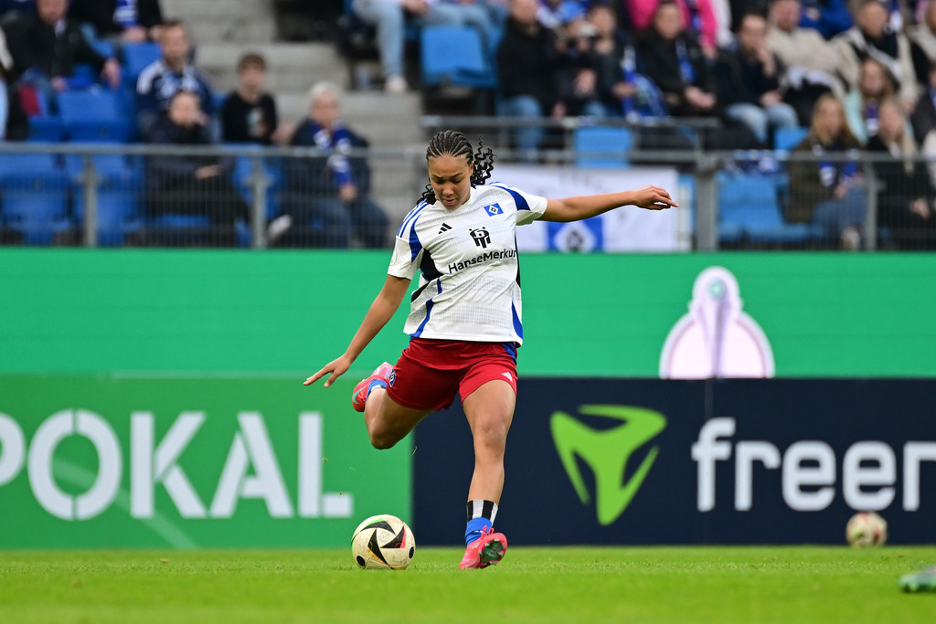 Fußball I Frauen I Saison 2024-2025 I DFB-Pokal I Halbfinale I Hamburger SV - SV Werder Bremen | Der Sportfotograf. - Realisiert mit Pictrs.com